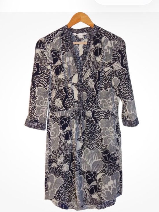 Diane Von Furstenberg Dresses & Skirts - Diane Von Furstenberg Navy and White Printed Dress